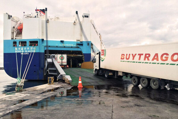 embarque y transporte de camiones por mar a emiratos arabes
