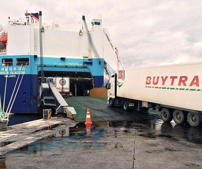 embarque y transporte de camiones por mar a emiratos arabes