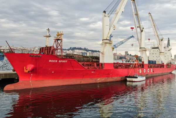 carga transporte de embarcacion auxiliar panga vigo