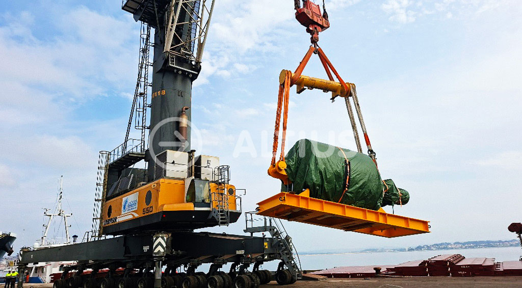 Rotor de 132 toneladas en barcaza en el Danubio, operación coordinada por Altius
